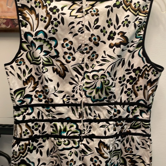 Cute two-piece multicolor, knee length skirt and top. - Picture 3 of 6